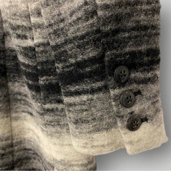 Peruvian Connection Virgin Wool Blend Black,Gray White Ombré Striped Coat Sz 10 - Picture 13 of 13